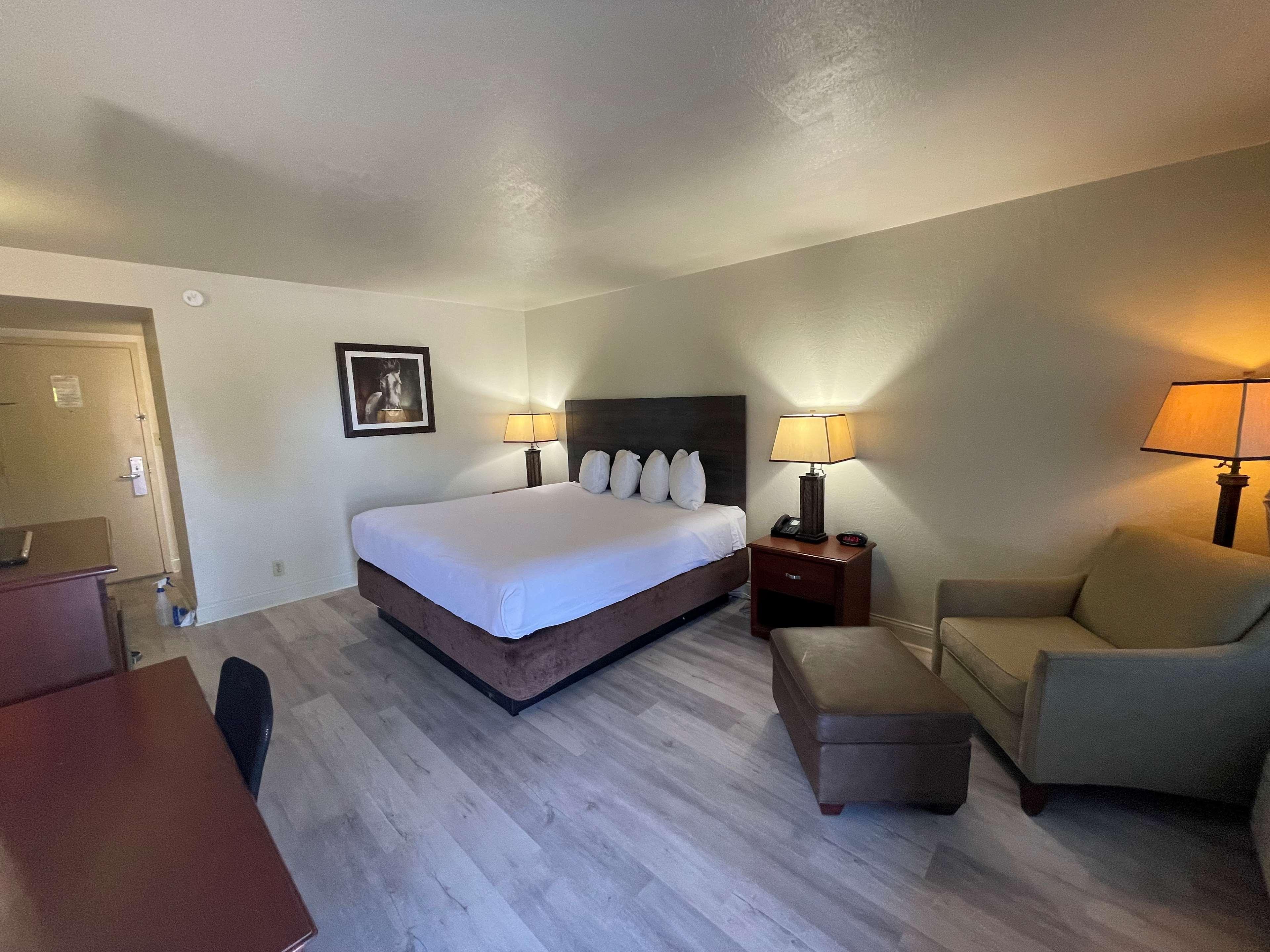 Surestay Plus By Best Western Lawton Buitenkant foto