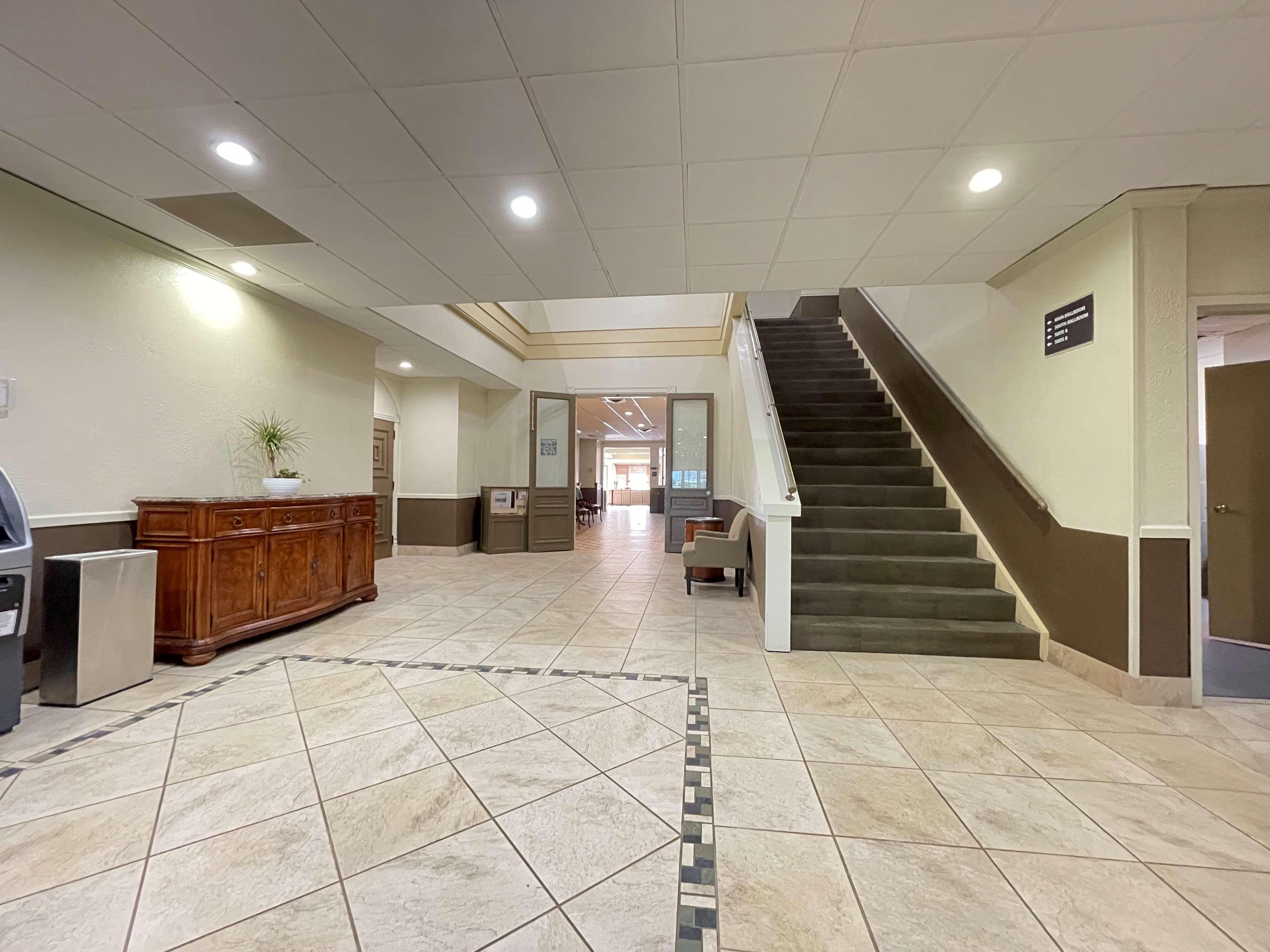 Surestay Plus By Best Western Lawton Buitenkant foto