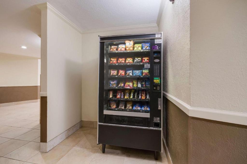 Surestay Plus By Best Western Lawton Buitenkant foto